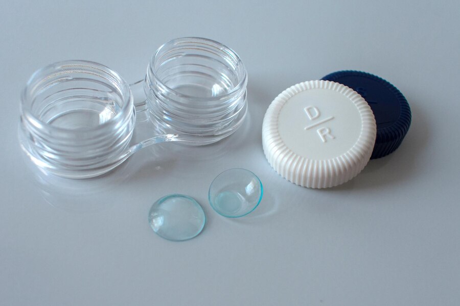 MiSight Soft Lenses eye refraction assessment